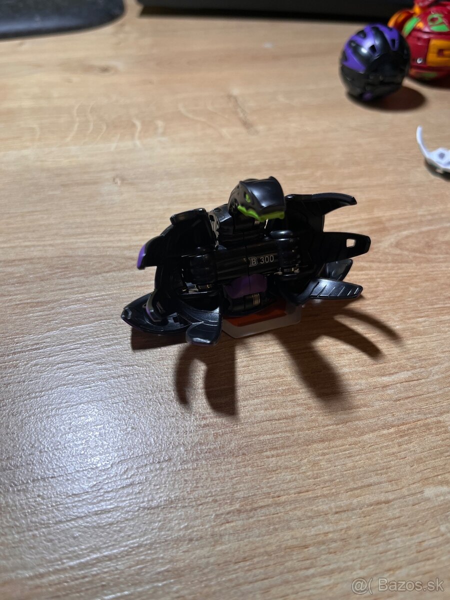 Predám Bakugan komplet - 4