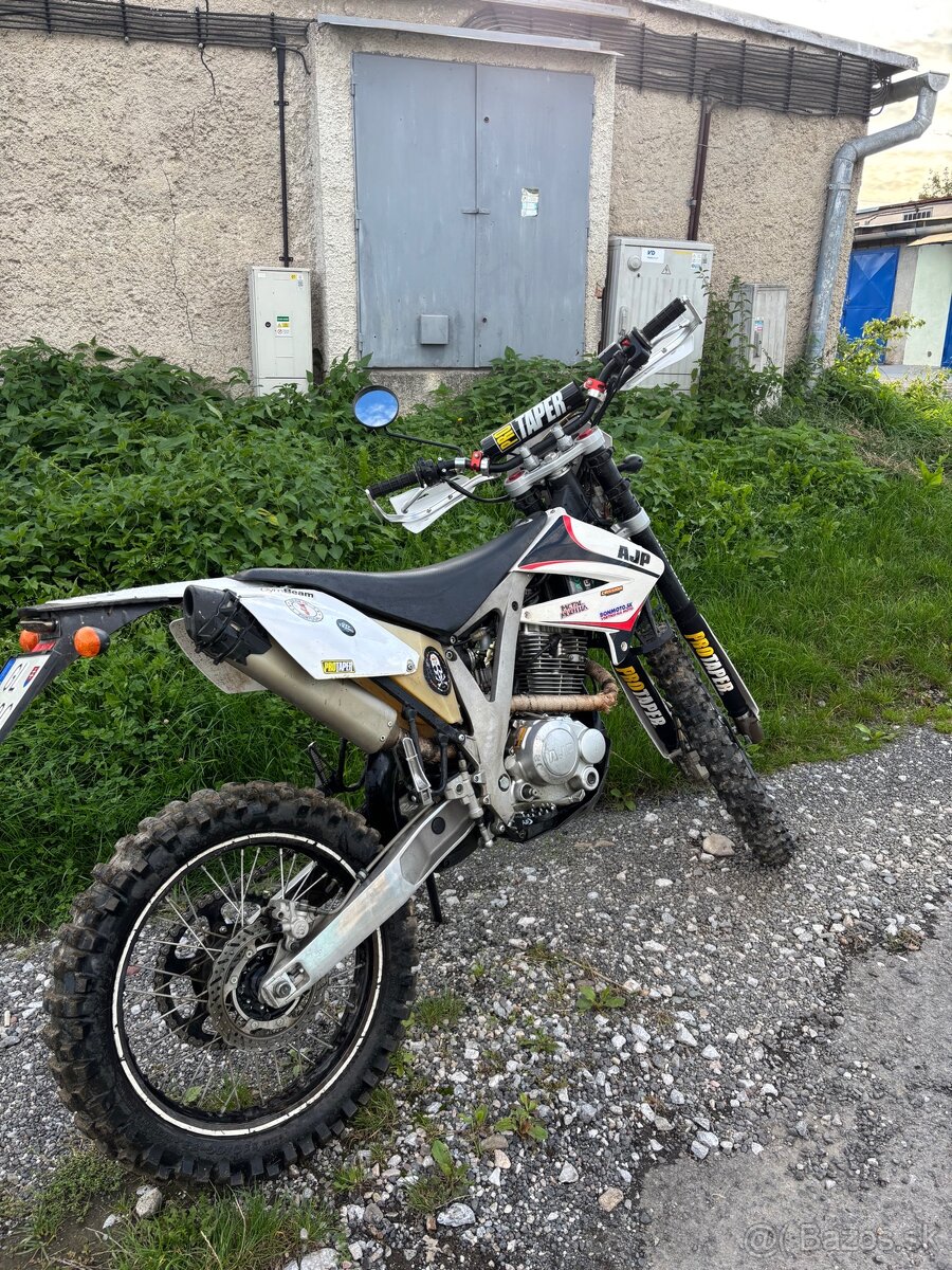 Ajp pr4 240