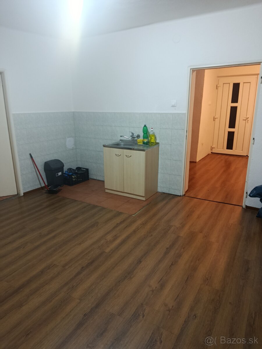 Predáme pekný slnečný Rodinný dom v časti Nadabula - 4