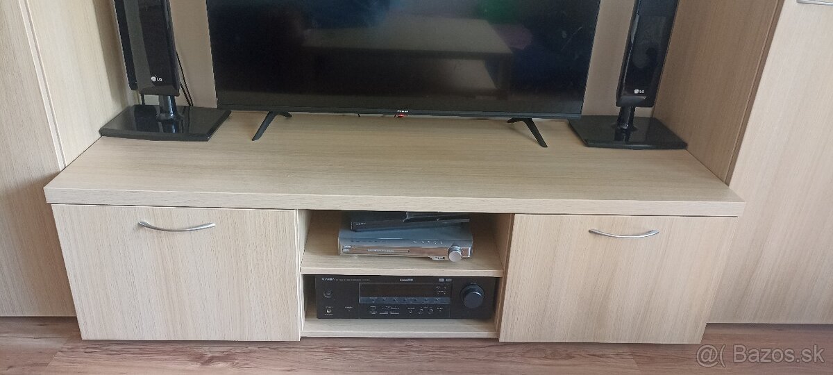 Obyvacia stena so stolikom - 4