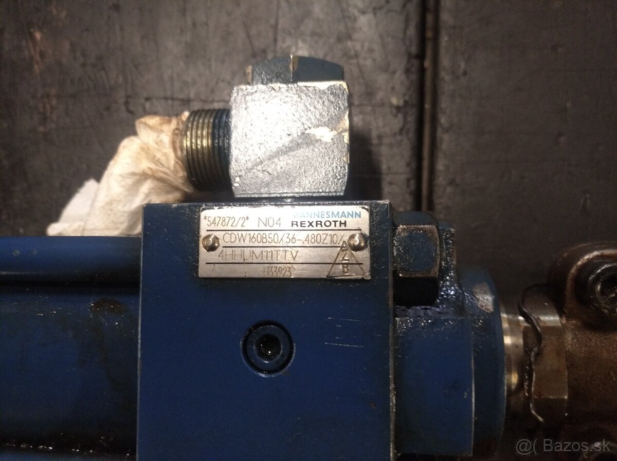 Predám hydraulický piest MANNESMANN - 4