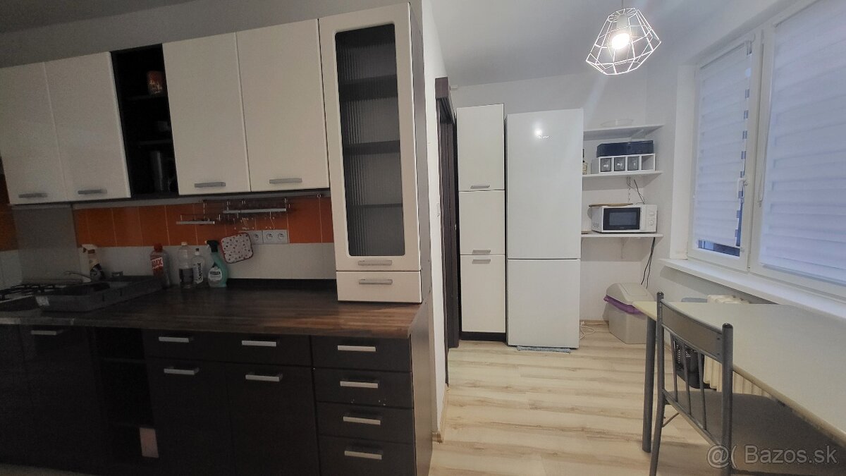 Prenajmem 3-izbový veľký byt - 4