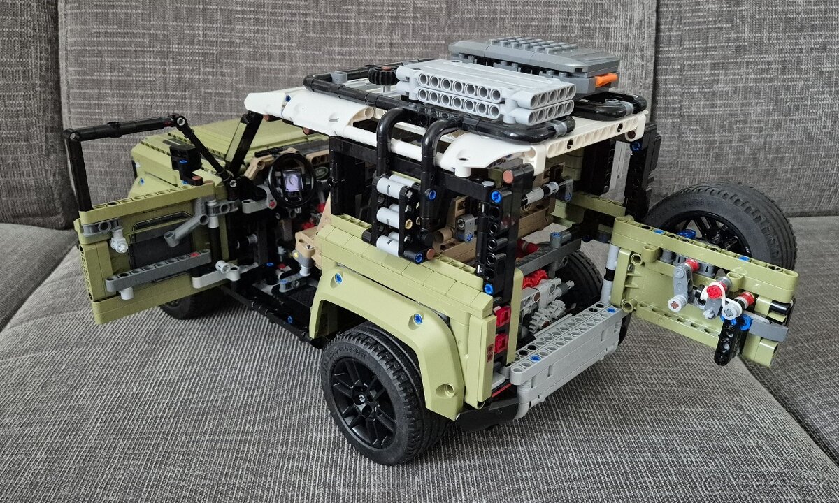 Lego Technic 42110 Land Rover Defender - 4