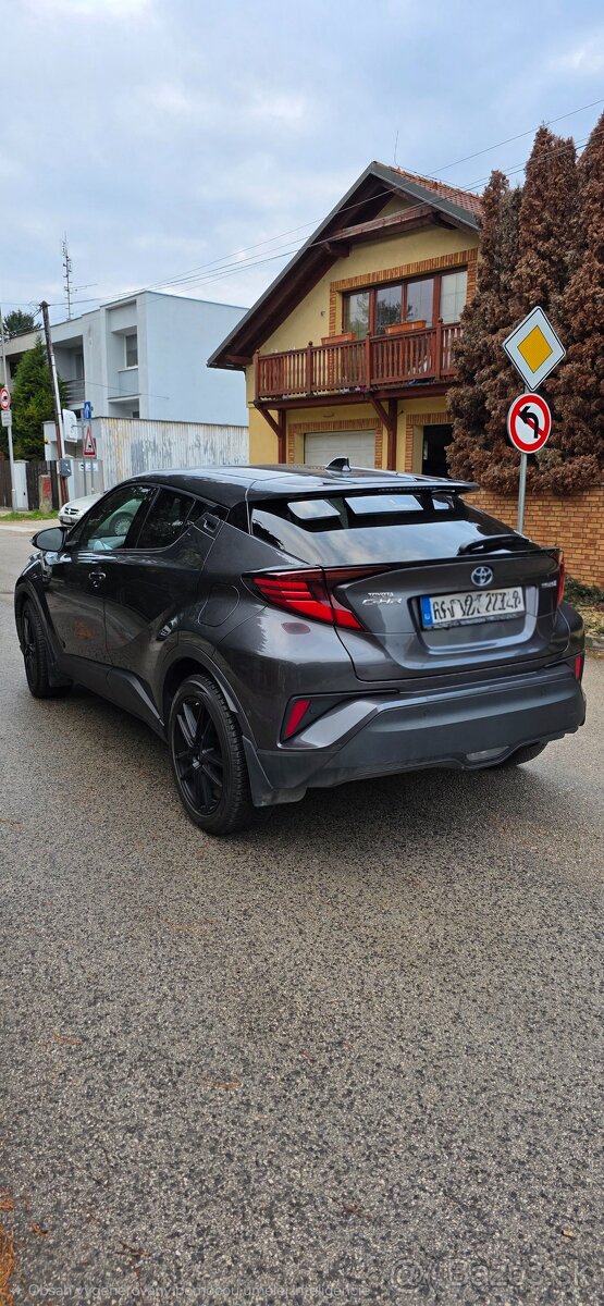 Toyota C-HR Hybrid - 4