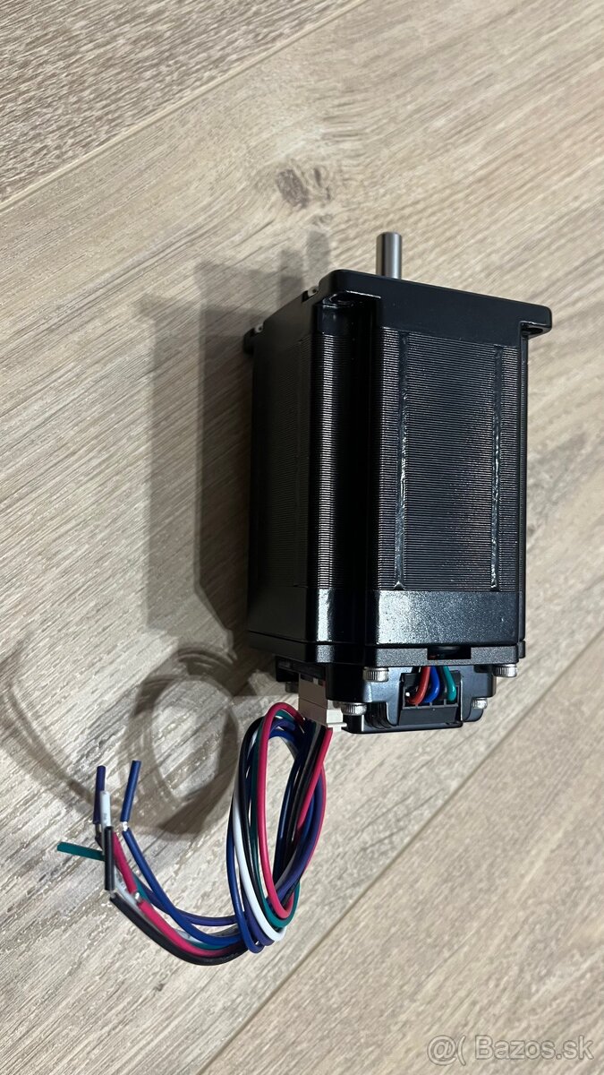 Krokov motor s integrovaným ovládačom - 4