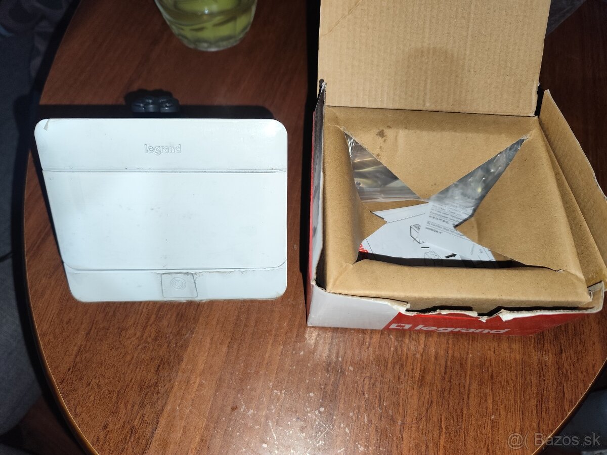 Legrand Pop-up rámik výklopný a moduly doň - 4