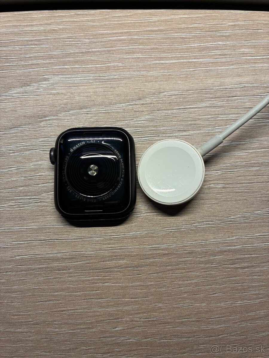 Apple Watch SE 40mm Space Gray – batéria 85 % - 4