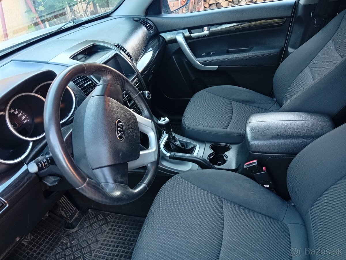 Kia Sorento - 4