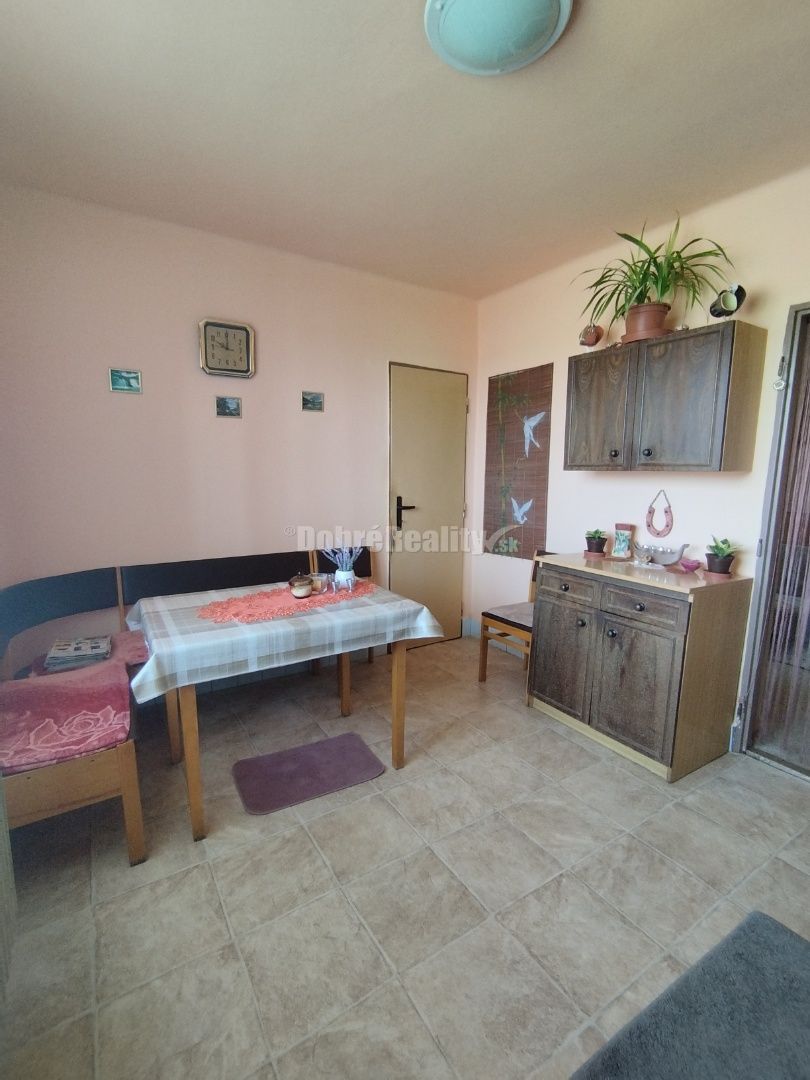 Super ponuka - príjemný rodinný dom pre viacčlennú rodinu s - 4