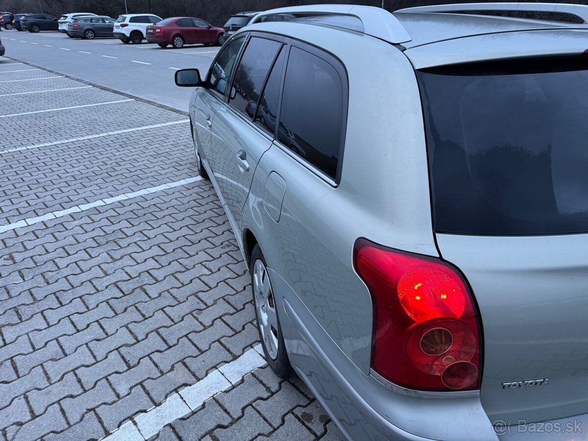 Toyota Avensis Kombi 2.2 D-4D - 4