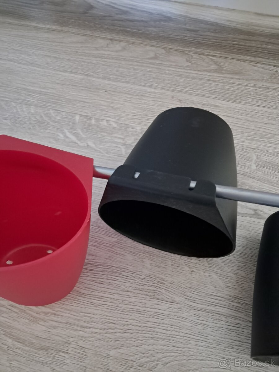 Vešiak s nádobkami - 4