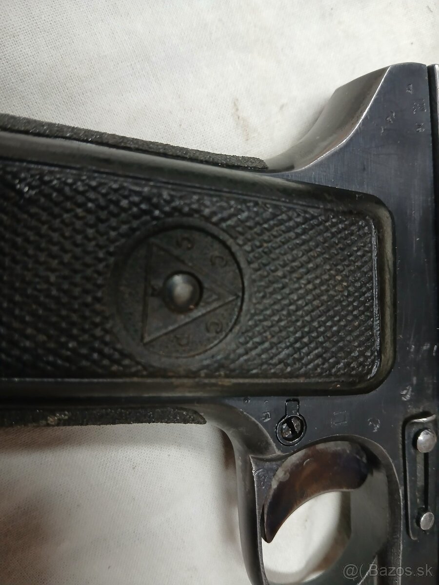 Tokarev TT-33 – CCCP - 4