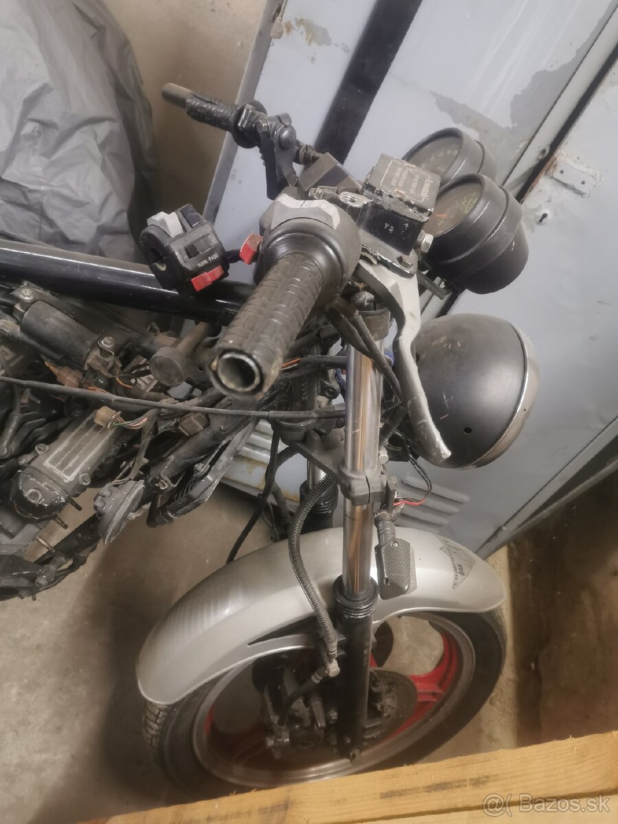 Kawasaki GPZ 550 - 4