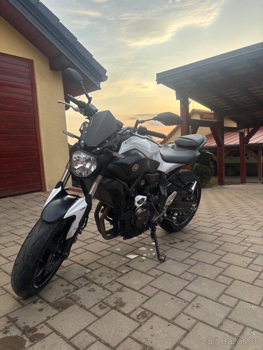 Yamaha Mt07 - 4