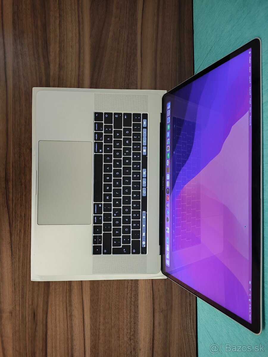MacBook Pro 15 2016 | i7 • 16GB • 256GB SSD - 4