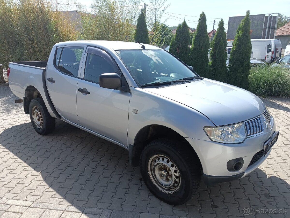 MITSUBISHI L200 - 4