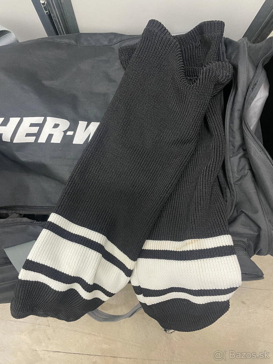 Predam hokejovu vystroj Bauer Supreme One 40 Senior - 4