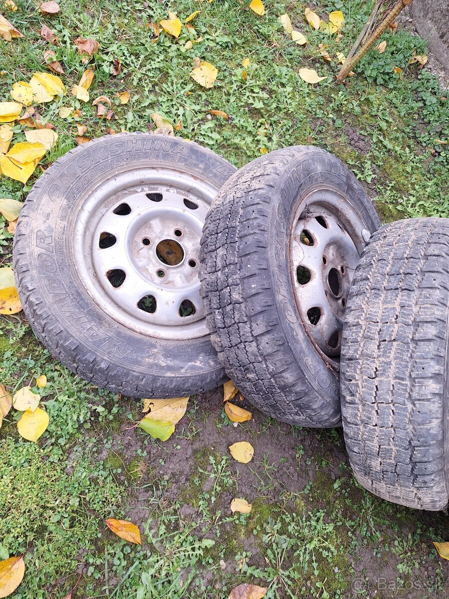 Predám zimné pneu felicia - 4
