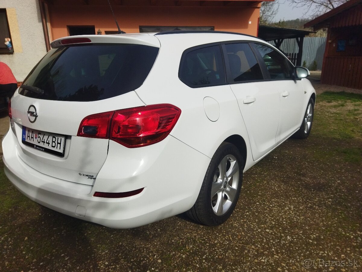 Opel Astra J Sport Tourer 1.7 - 4