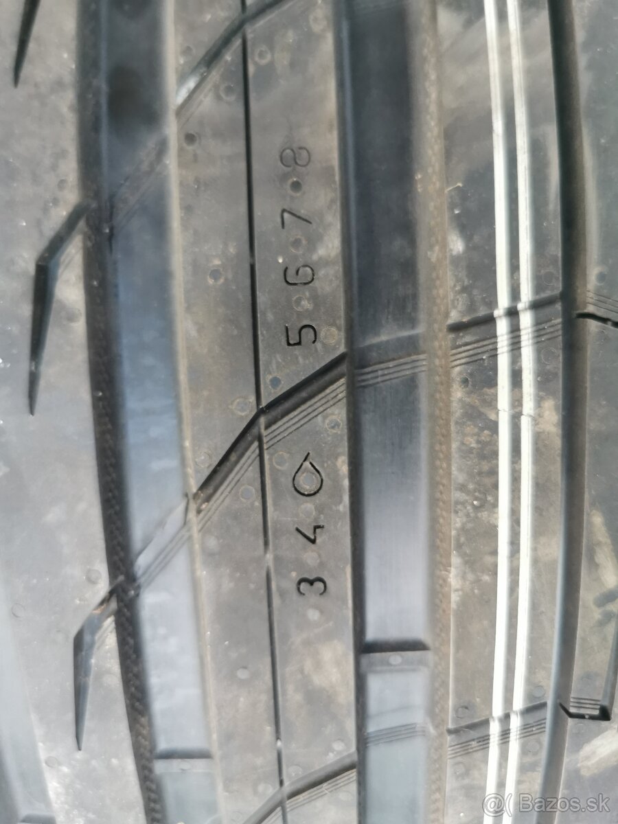 Predám Nokian SUV 235 50 r19 - 4