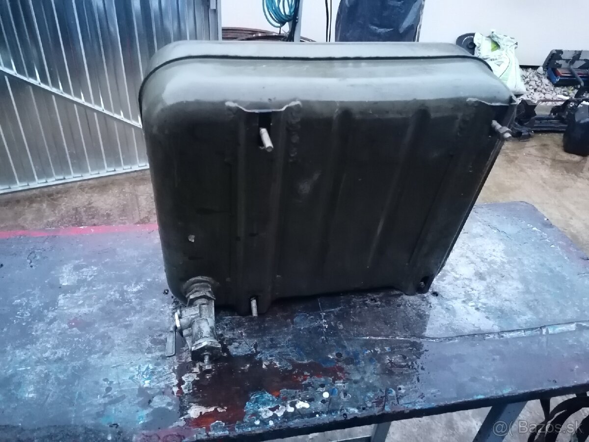 vojenska prilba,petrolejka,nádrž, flasa - 4