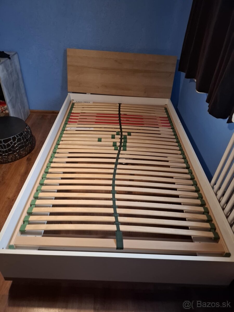 Posteľ a písací stôl - 4