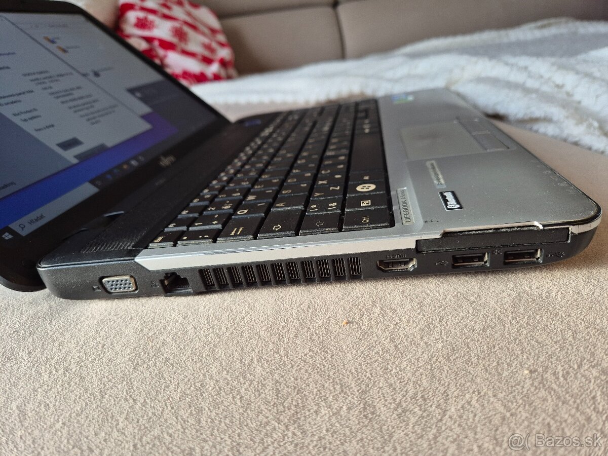 Fujitsu 15,6" - Intel i7, 4GB RAM, 500GB HDD, Win 7 - 4