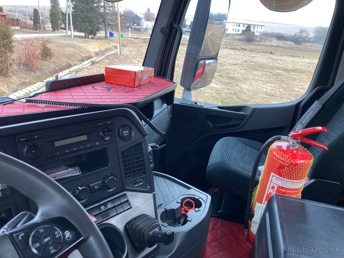 Mercedes Arocs 3251, Sklapač 8x4 - 4