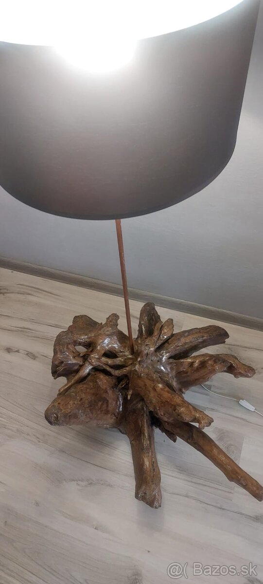 Stojanová lampa s koreňa - 4