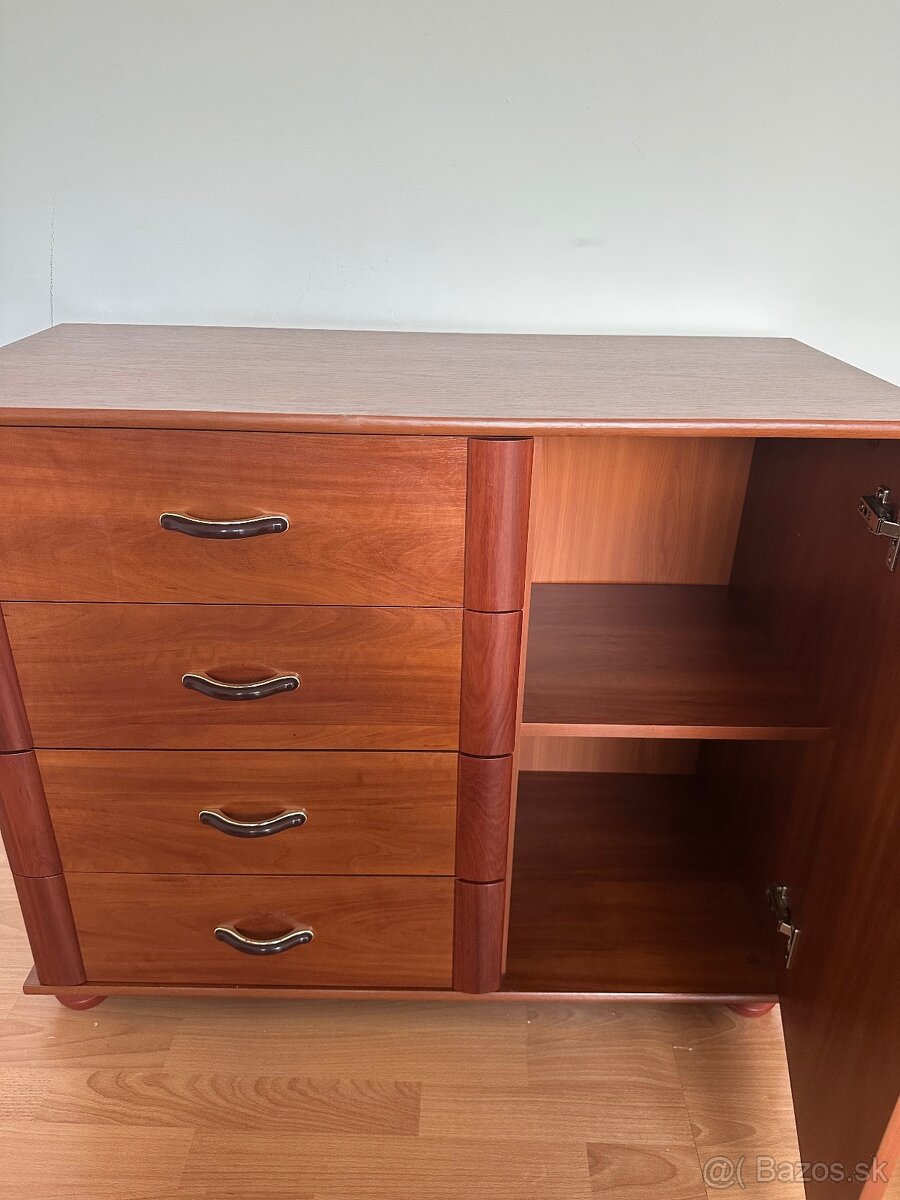 Komoda - 4
