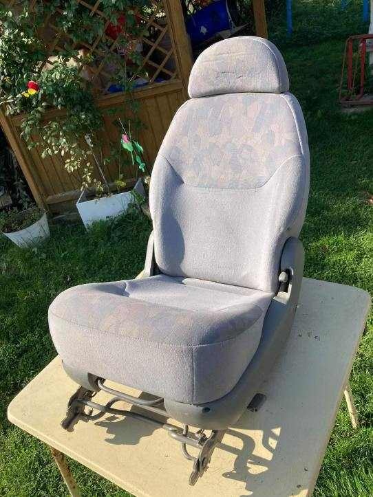 Predám sedačku vw Sharan - 4