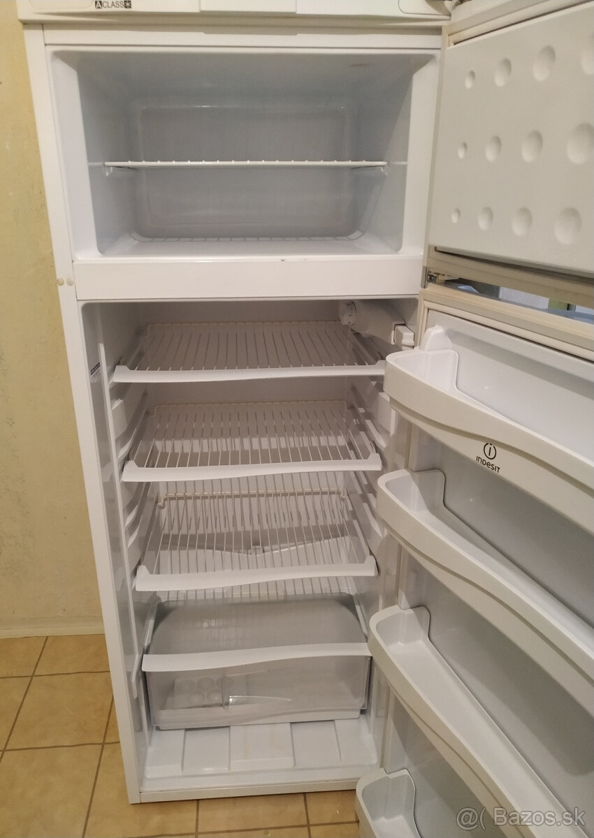 Chladnička s malou mrazničkou Indesit - 4