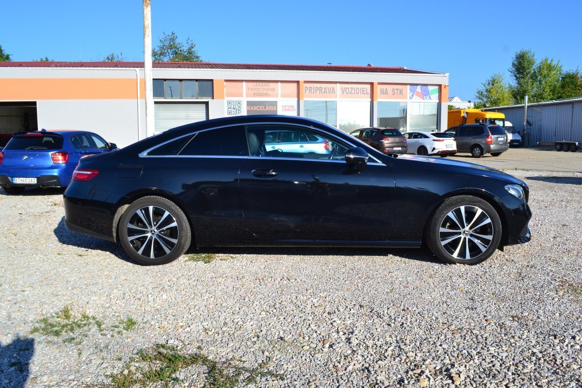 Mercedes-Benz E trieda Kupé 300d - 4