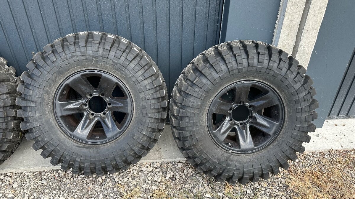 35x12,5 r16 Maxxis Trepador - 4