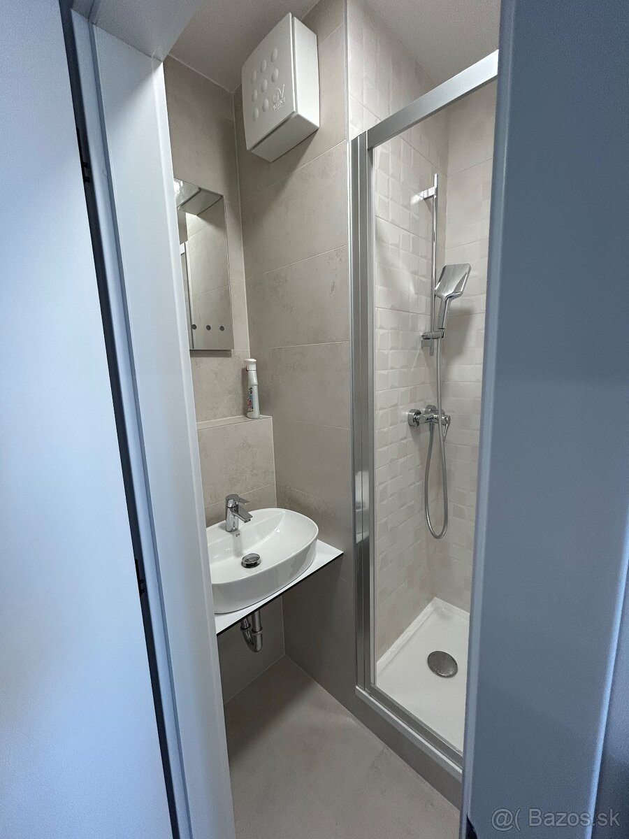 Moderná plne zariadená garsónka- Kysucká 16, Košice- Terasa - 4