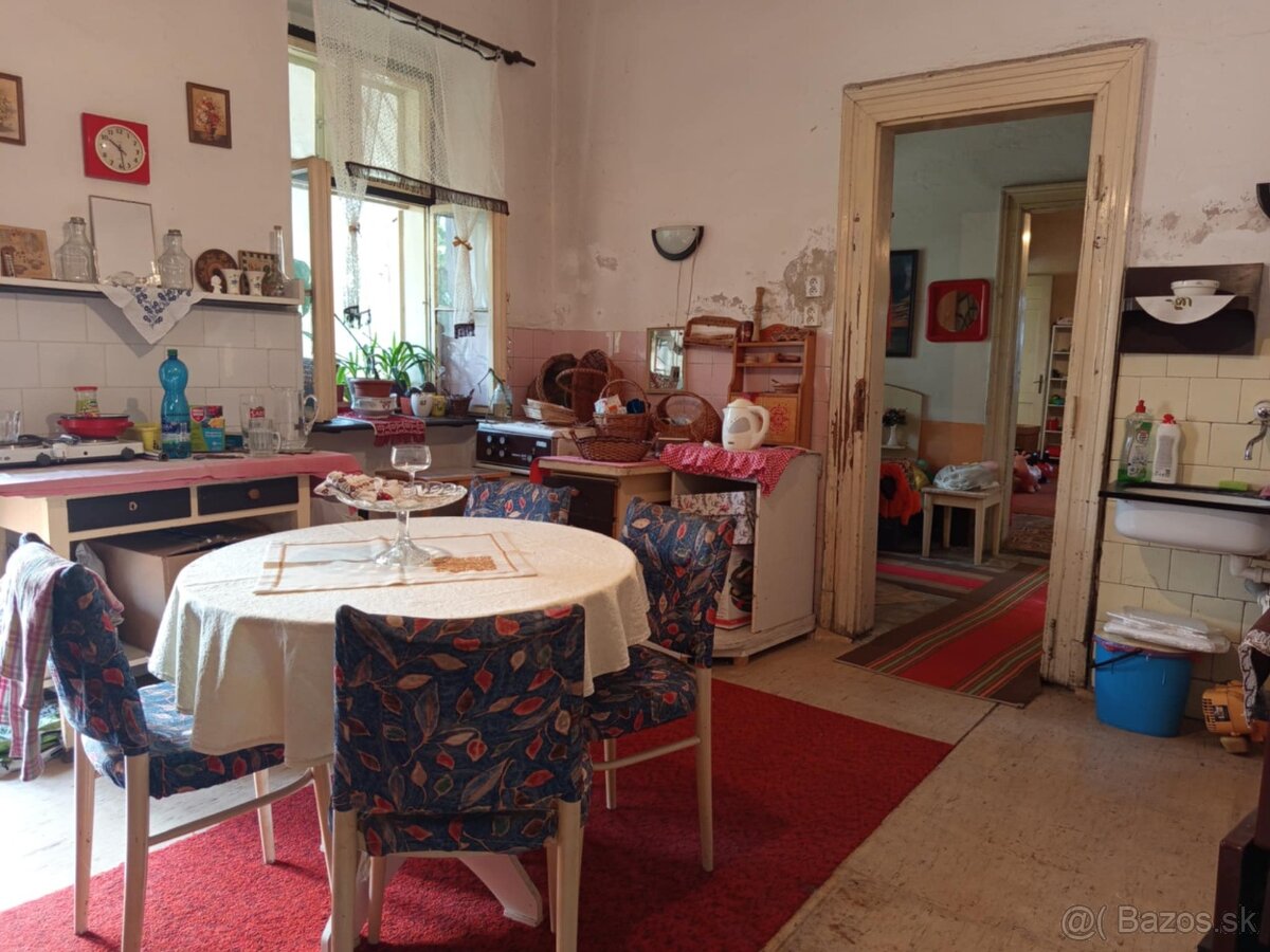 NA predaj rodinný dom v úplnom centre mesta LEvice - 4