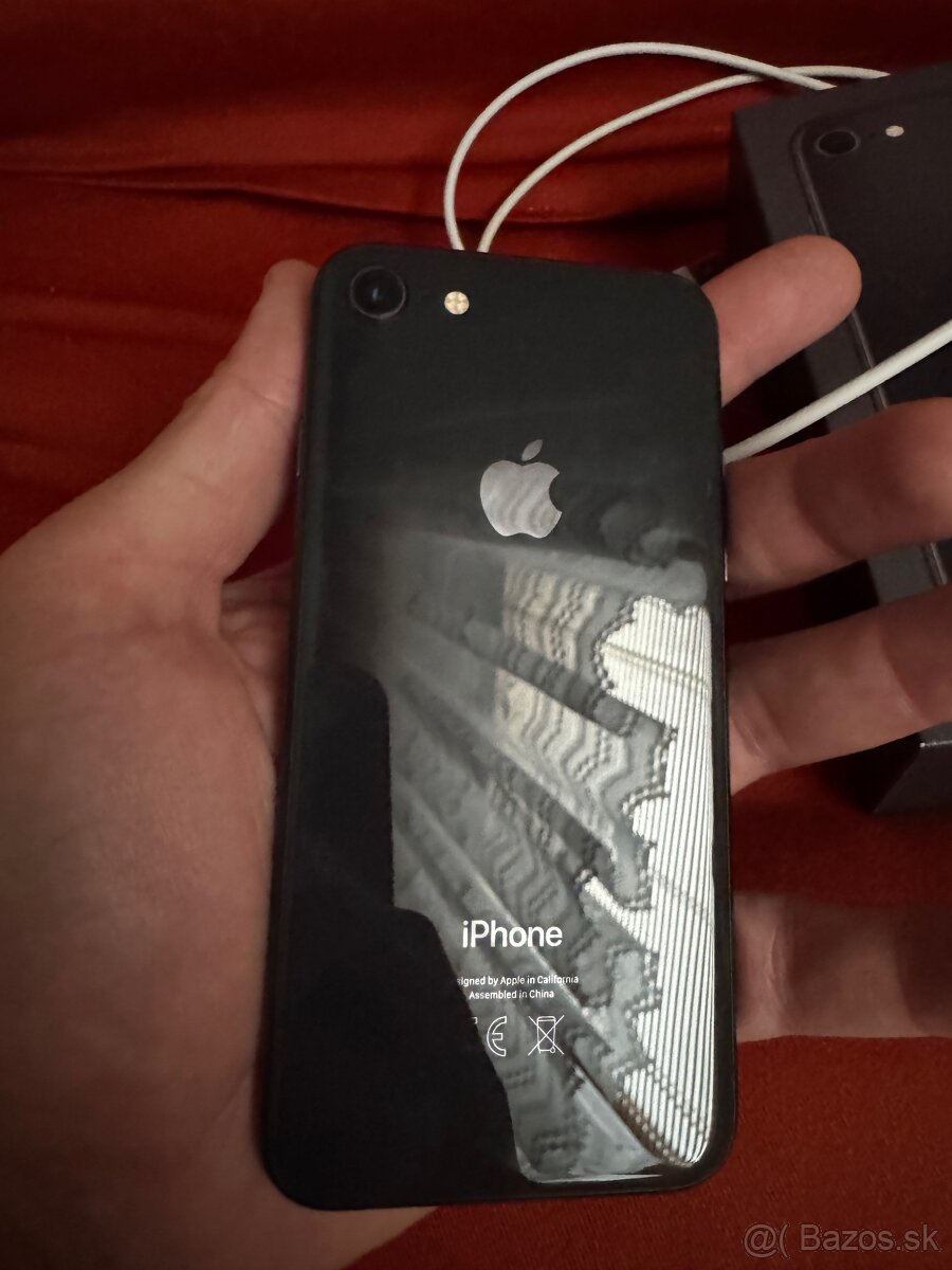 iPhone 8 64gb - top stav - 4