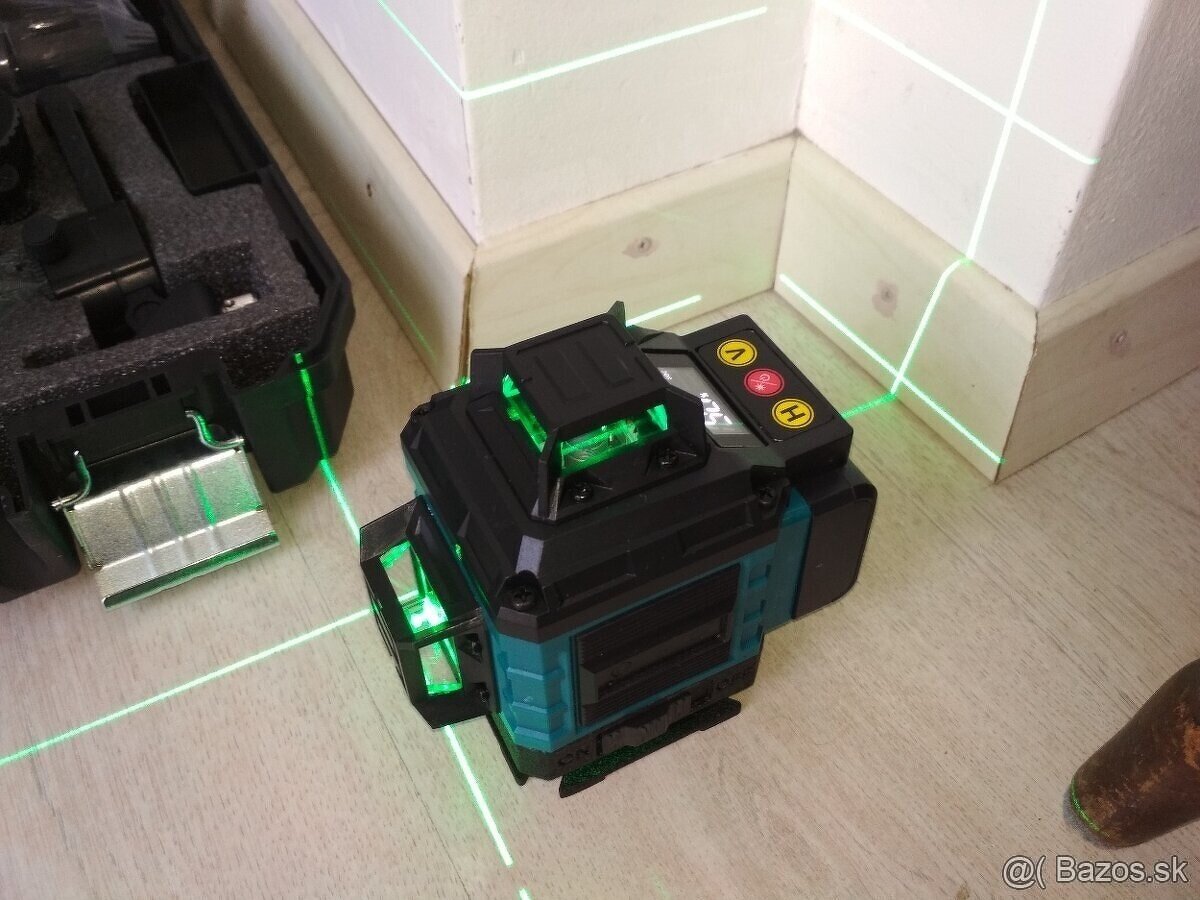 Krížový samonivelačný laser 4D, statív, kufrík - 4