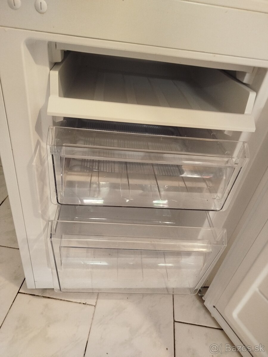 Chladnička s mrazničkou - 4