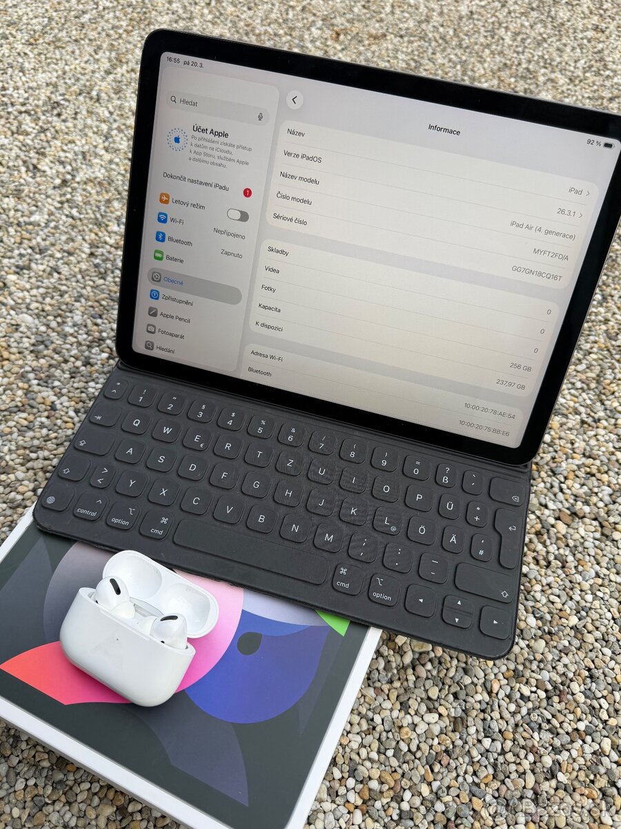 iPad AIR 4 256GB + Smart Keyboard, AirPods Pro - 4