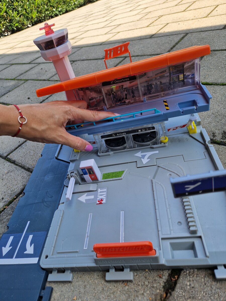 Parkovací dom, letisko auta - 4