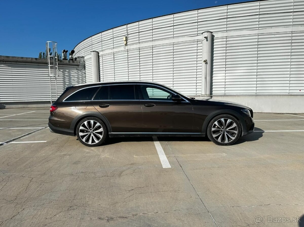 Mercedes-Benz E 220 d 4MATIC AllTerrain - 4