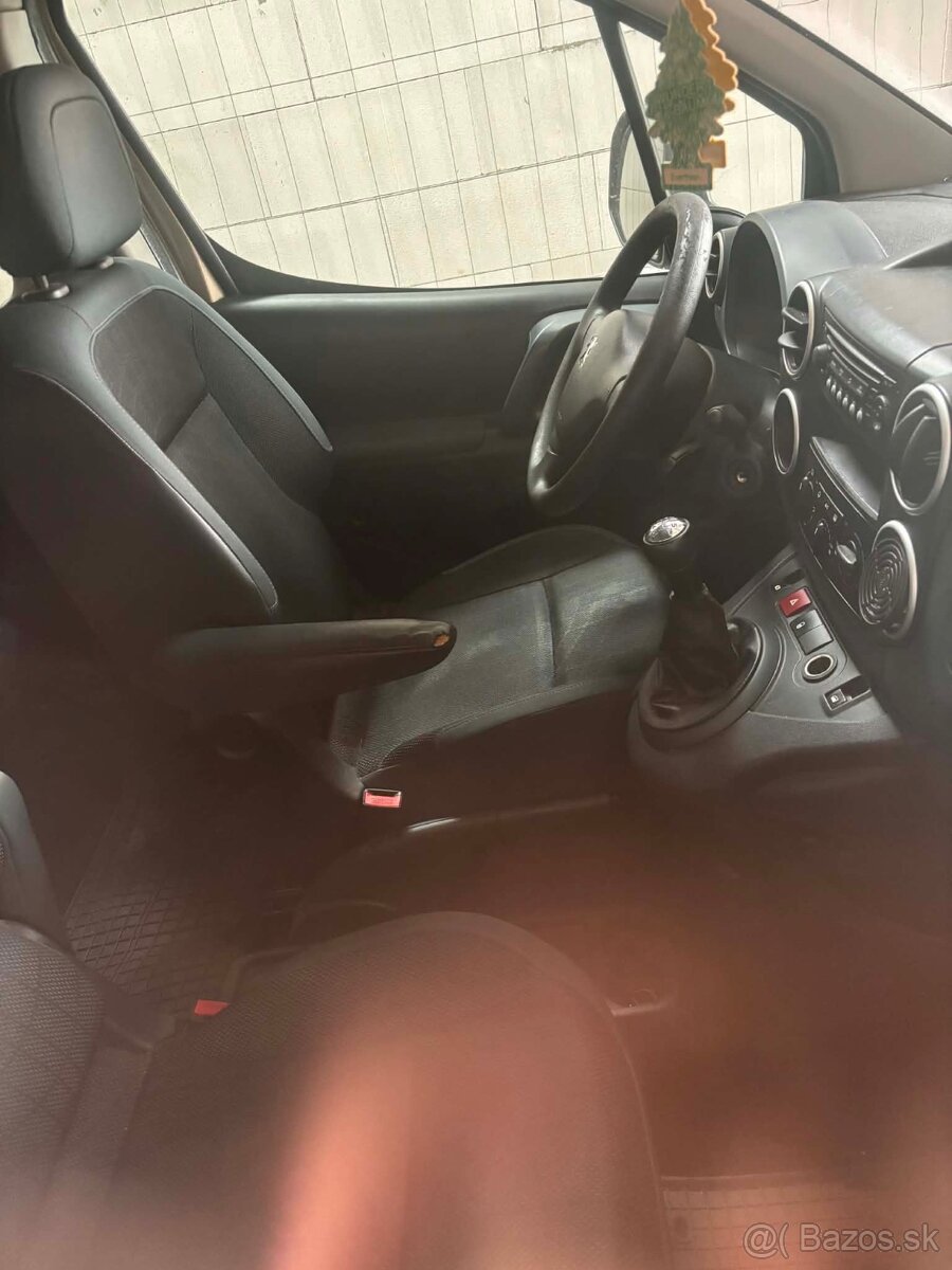 Peugeot Partner 1.6 HDi 55 kW – 2012 – 290 000 km – 2 200 € - 4