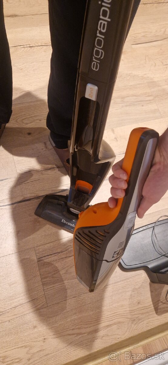 Tyčový vysávač s metlou Electrolux Ergorapido 18V - 4