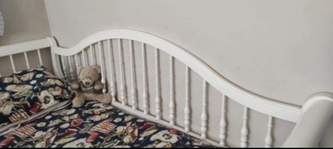 Drevená biela posteľ - jednolôžková - 4