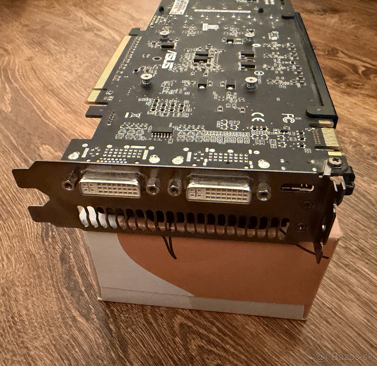 ASUS DCII TOP/2DI/1GD5 na náhradné diely - 4