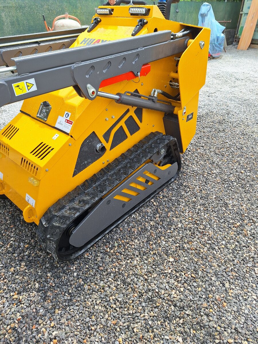 Čelný nakladač HY680 M3 KUBOTA - 4
