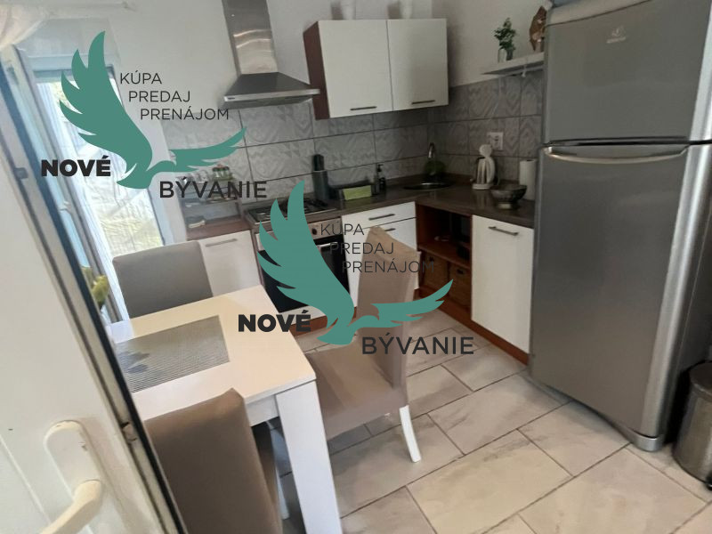 Dom 2x apartmán blízko mora v Chorvátsku na ostrove Vir - 4