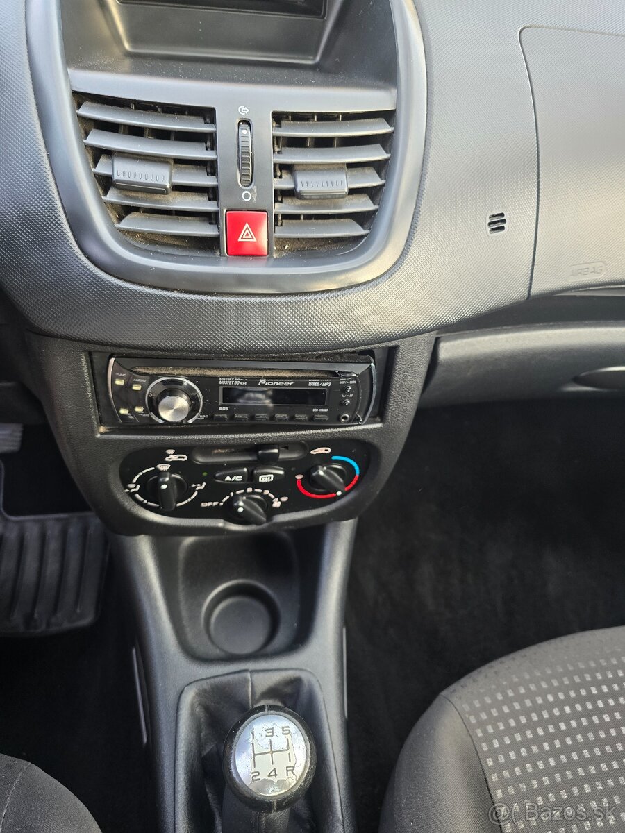 Predám Peugeot 206 + 1.4 benzín r.v.2009 - 4