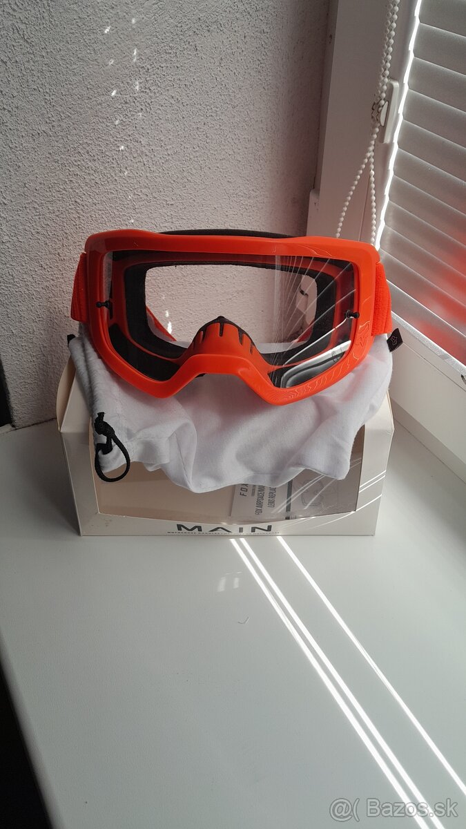 Prilba a okuliare - 4